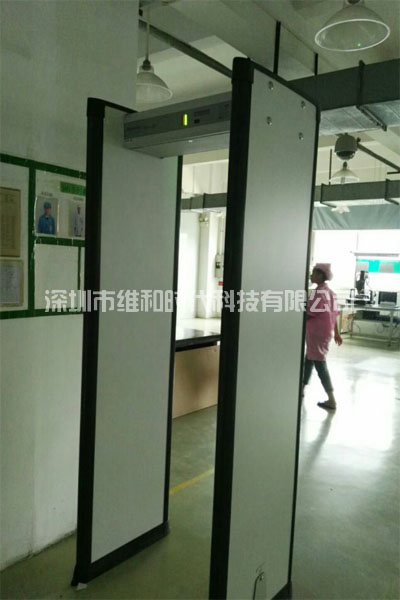 深圳大型手機(jī)制造廠采購維和時(shí)代代理的Rapiscan METOR6S進(jìn)口金屬探測(cè)安檢門[圖文]
